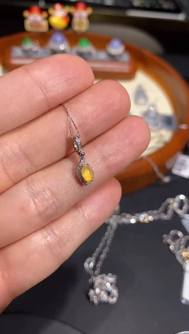 【闪购商品】翡翠颈饰18K金镶嵌吊坠