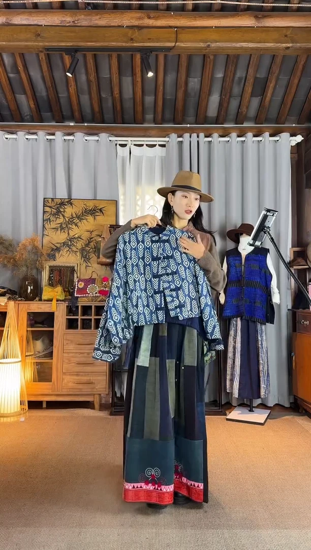 用****2设计师款中式立领盘扣外套羽毛款