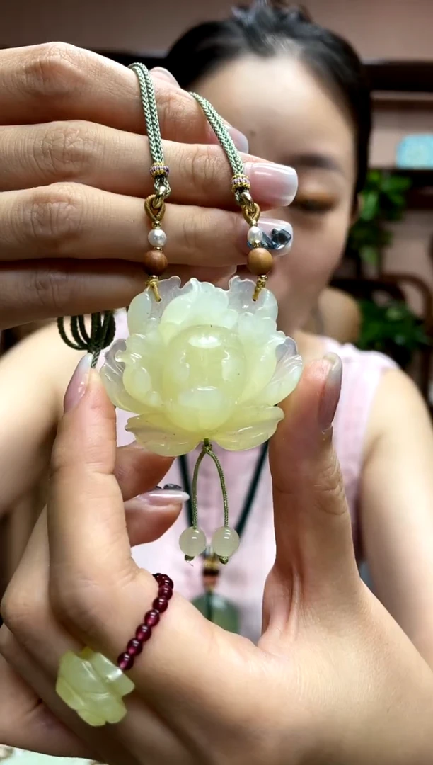 岫玉未镶嵌吊坠·