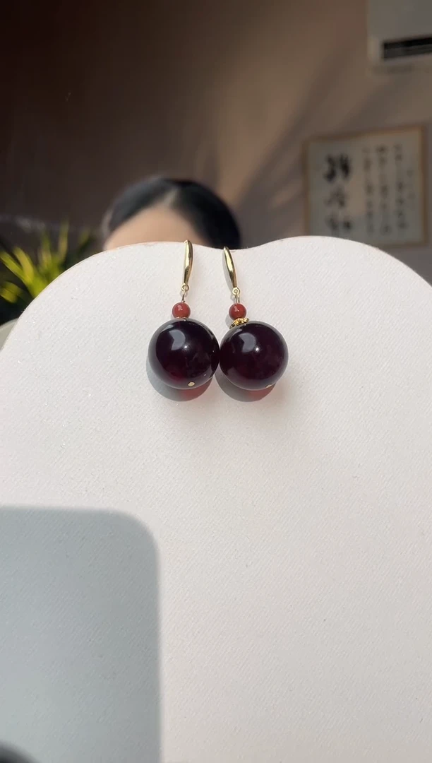 未镶嵌琥珀裸石18+  血珀耳环