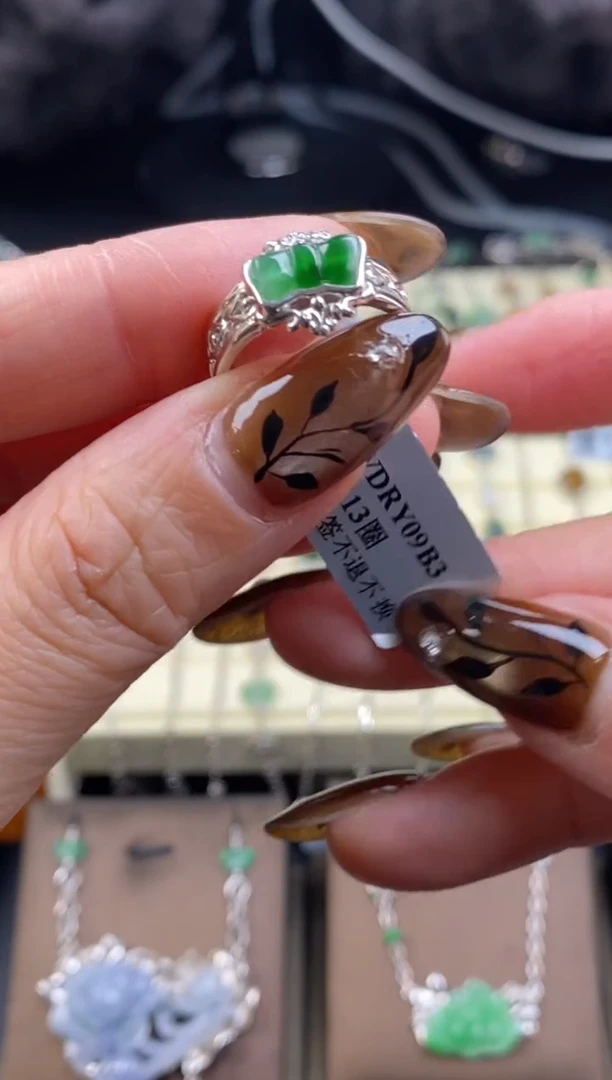 颈饰银S925镶嵌翡翠18539