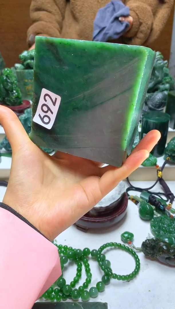 未镶嵌和田玉摆件1