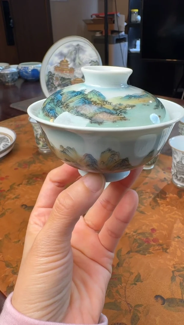 手绘重工粉彩千里江山小盖碗