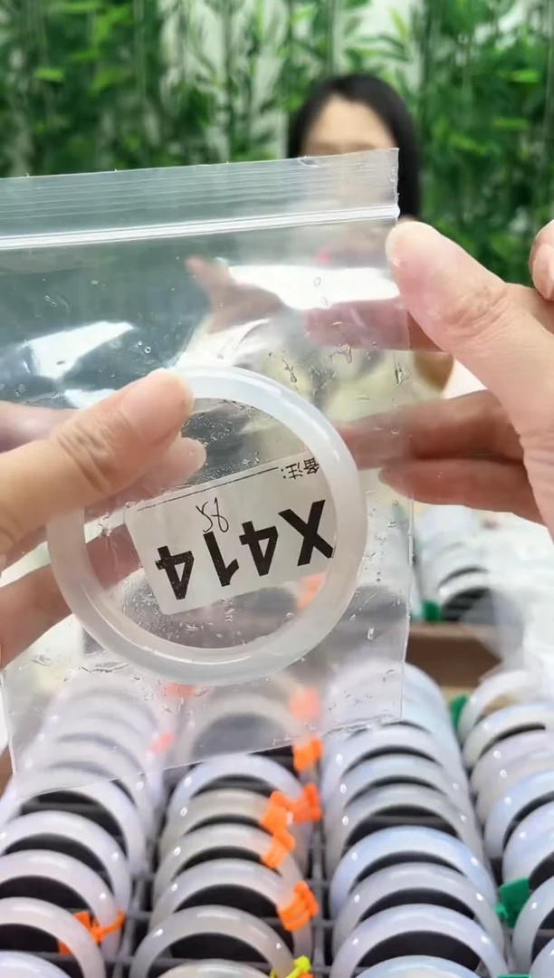 玛瑙/玉髓手镯未镶嵌x414