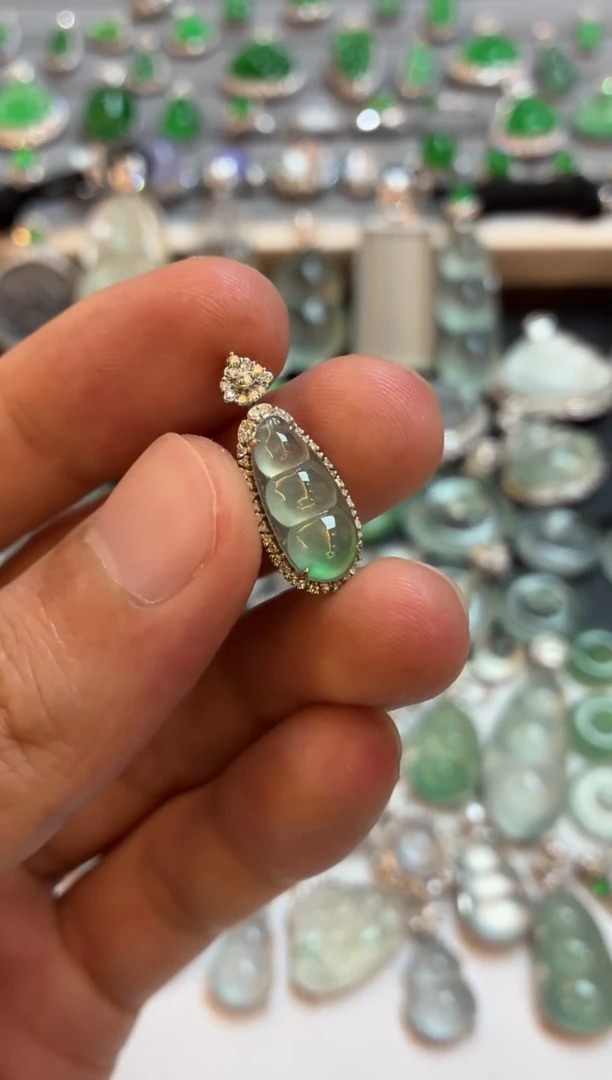 吊坠(不含链)18K金镶嵌翡翠豆子