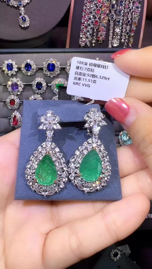 18K金镶嵌耳饰祖母绿7ct