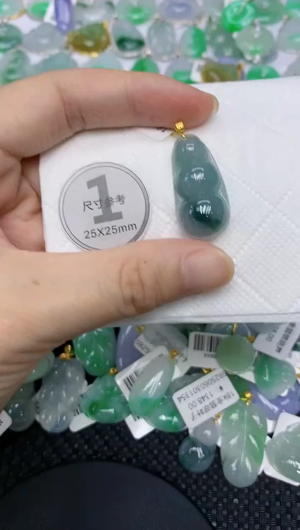 翡翠18K金镶嵌颈饰1111111