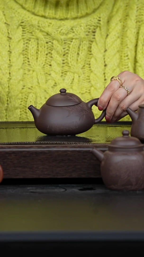 【闪购商品】紫砂茶壶乌泥刻绘半月乳瓢