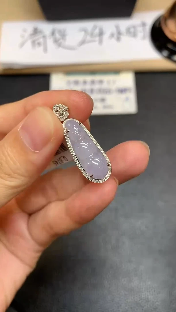 颈饰18K金镶嵌翡翠福豆【无服务费【24小时鉴赏期】