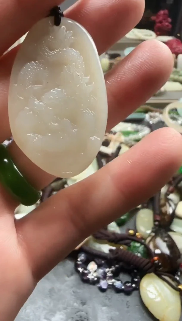 颈饰未镶嵌和田玉1