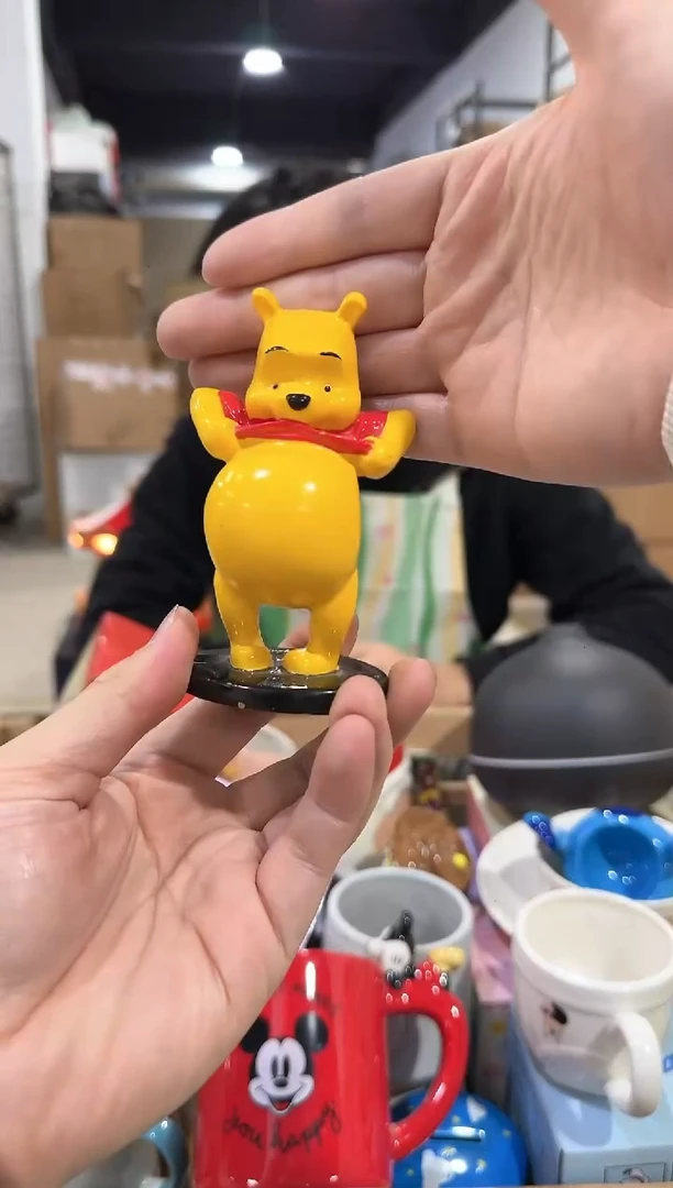 瓷片大肚子维尼小摆件