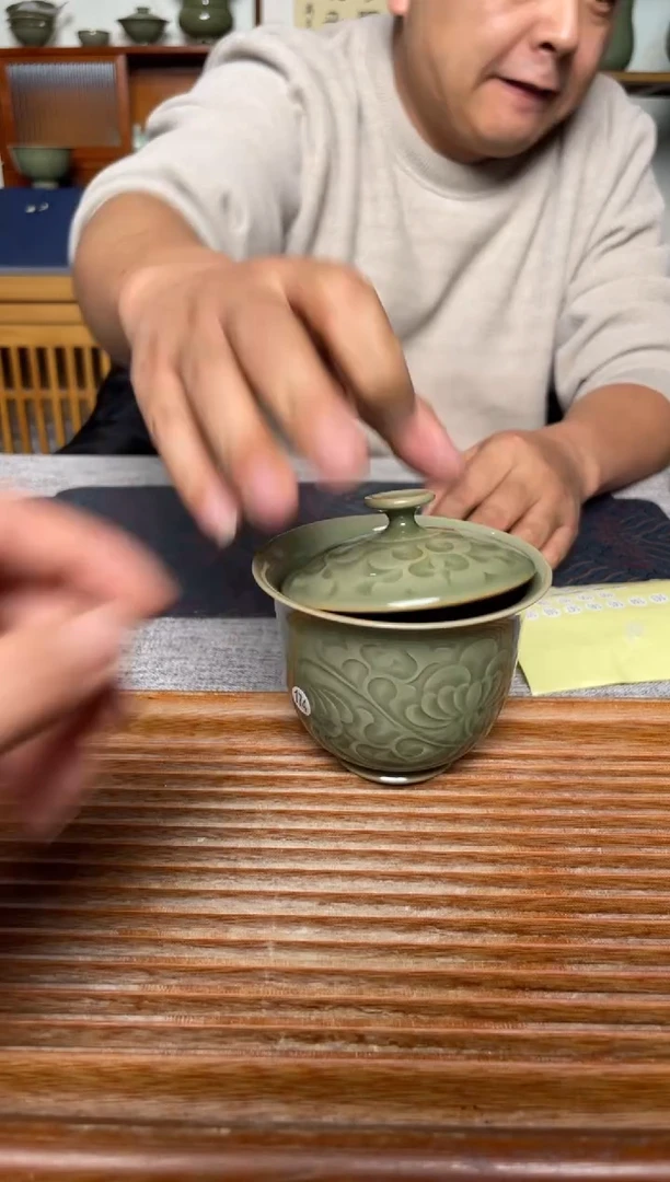 【闪购商品】其他174吴琼 纯手工橄榄绿菊纹两才盖碗