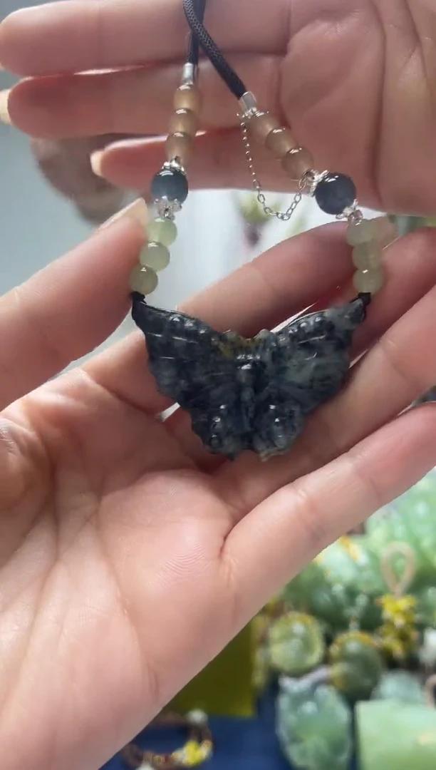 未镶嵌岫玉颈饰`