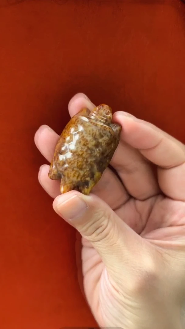 未镶嵌和田玉挂件新疆料沁色玉龟挂件