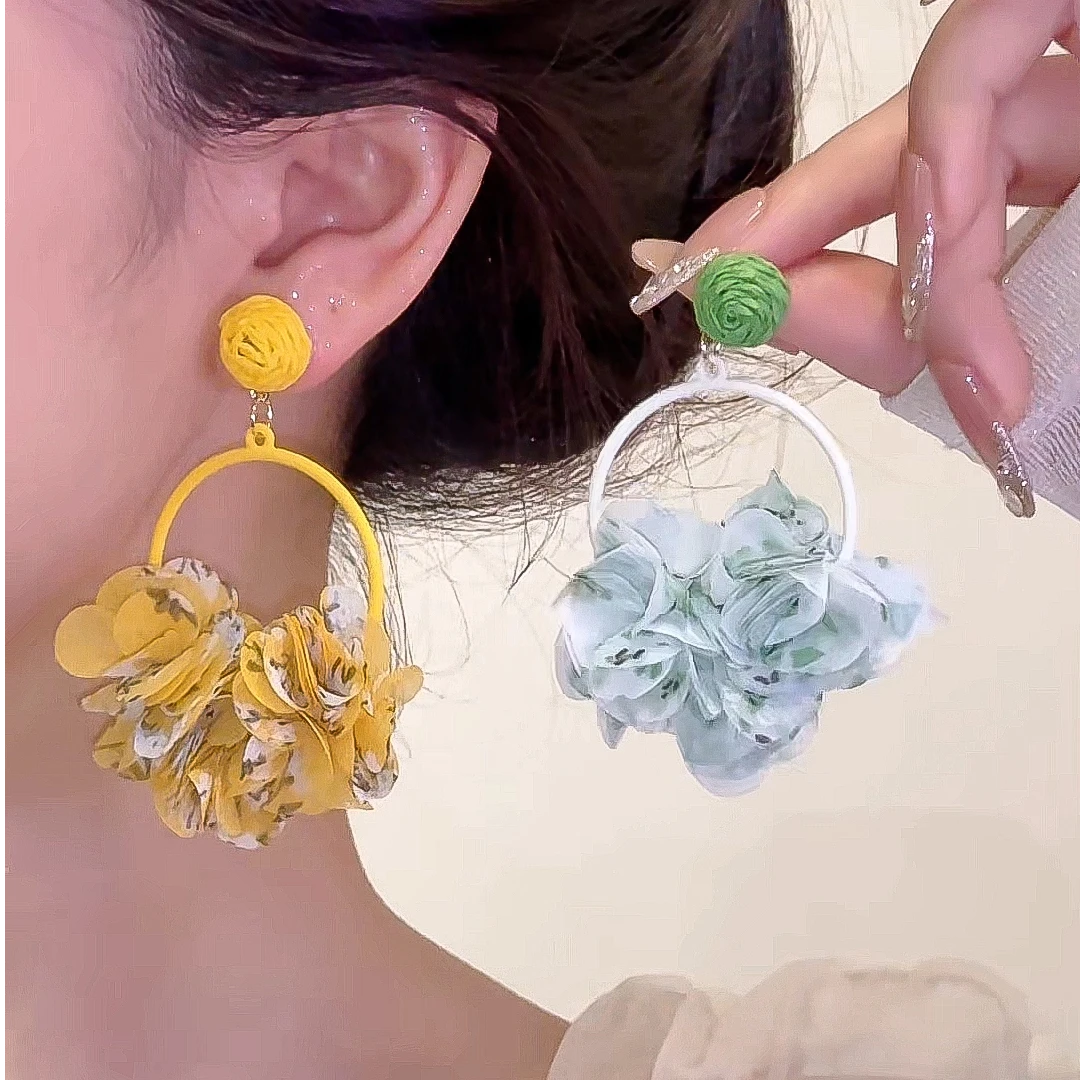 合金耳饰 复古碎花圆环草编耳环百搭甜美法式气质优雅夸张耳饰女