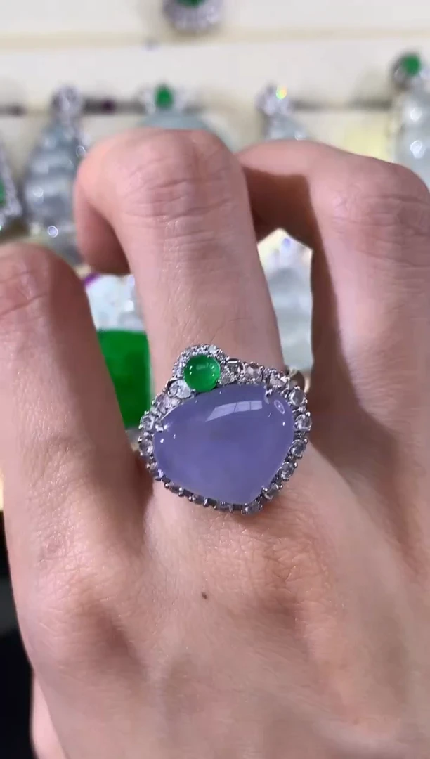 18K金镶嵌戒指翡翠B46多样性发其一