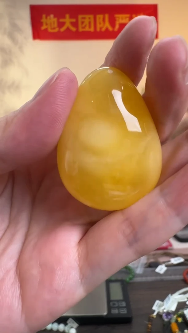琥珀吊坠(不含链)未镶嵌俄料鸡油黄蜜蜡吊坠