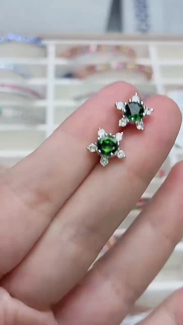 银S925镶嵌透辉石耳饰420ZB1107产品一个