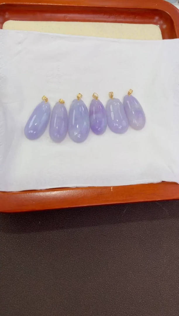 翡翠18K金镶嵌吊坠(赠链)天然缅甸a货淡紫福瓜多样性发其一