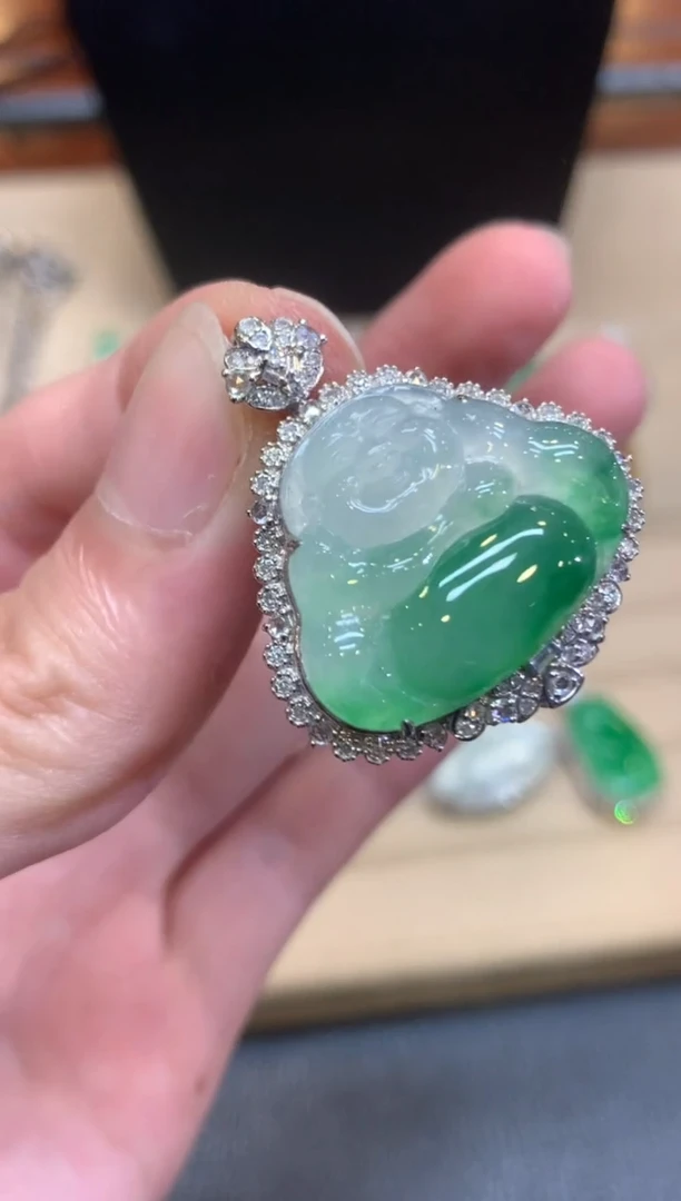 翡翠18K金镶嵌颈饰佛公【无服务费】