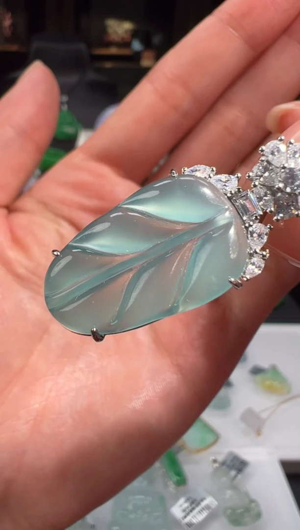 翡翠合金吊坠(赠链)天然A货翡翠