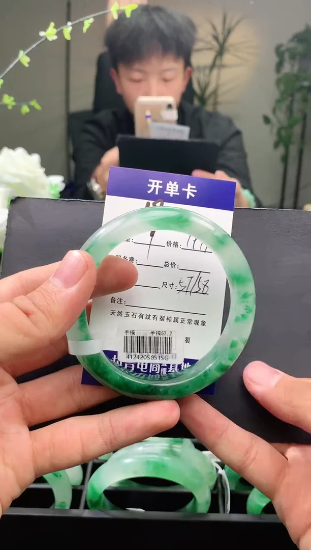 【闪购商品】石英质玉手镯未镶嵌序号19圈口58