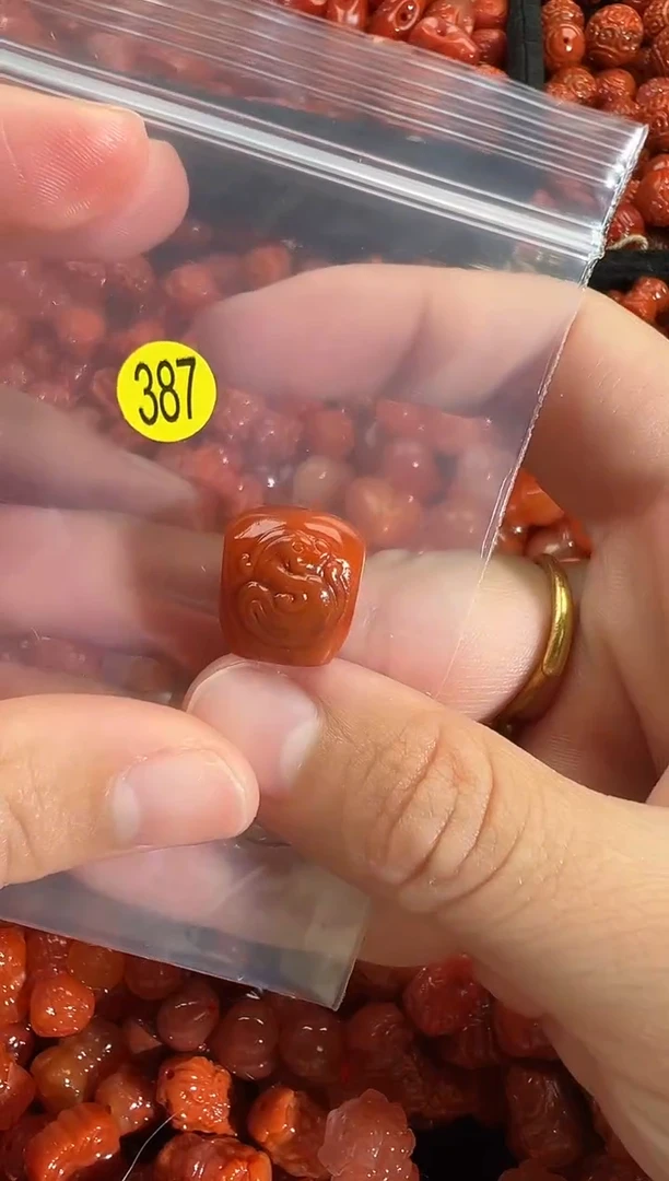 颈饰未镶嵌南红玛瑙1