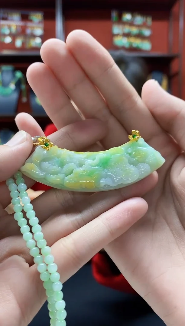 颈饰未镶嵌翡翠吊坠