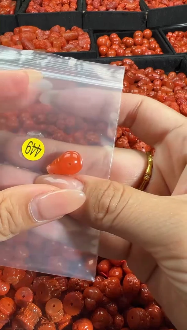 颈饰未镶嵌南红玛瑙1