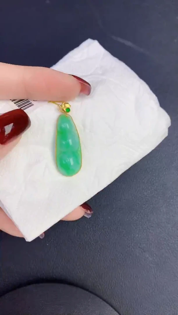颈饰18K金镶嵌翡翠缅甸天然翡翠a货