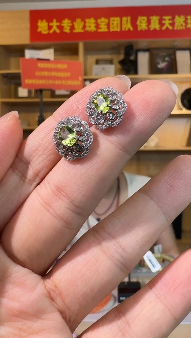 银S925镶嵌耳饰橄榄石橄榄石耳钉