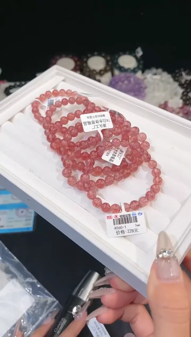 【闪购商品】水晶手链未镶嵌多样性发一草莓晶7mm