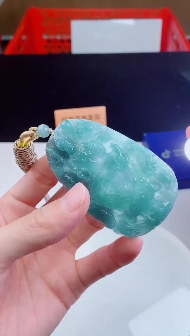 颈饰未镶嵌翡翠  ·