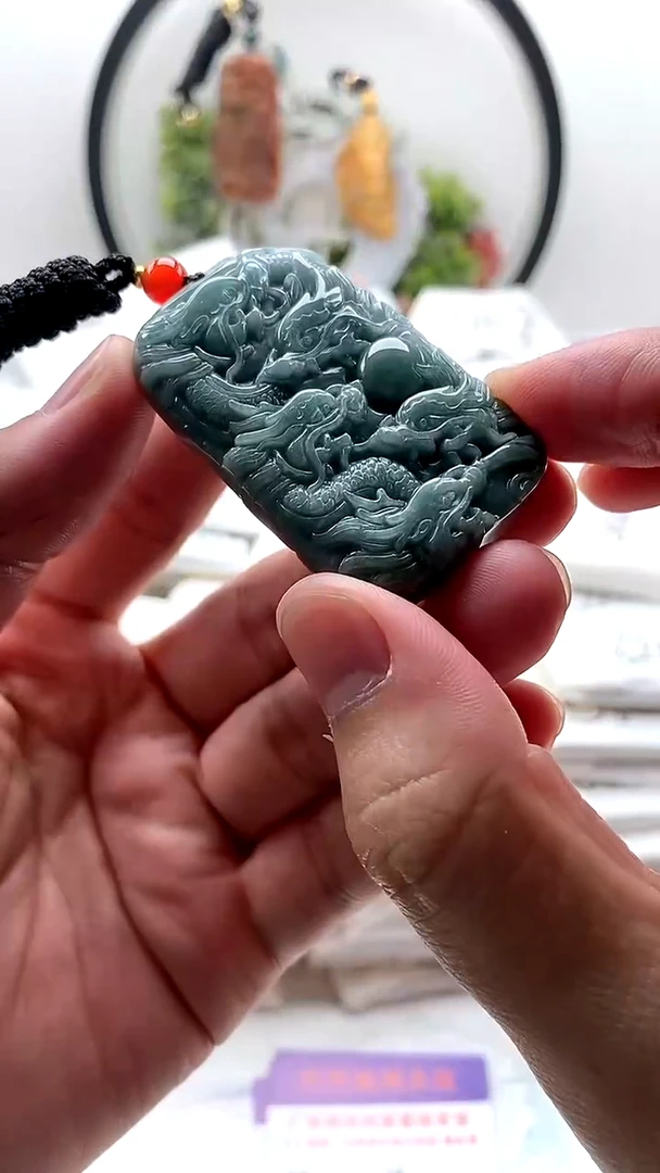 颈饰未镶嵌翡翠九龙