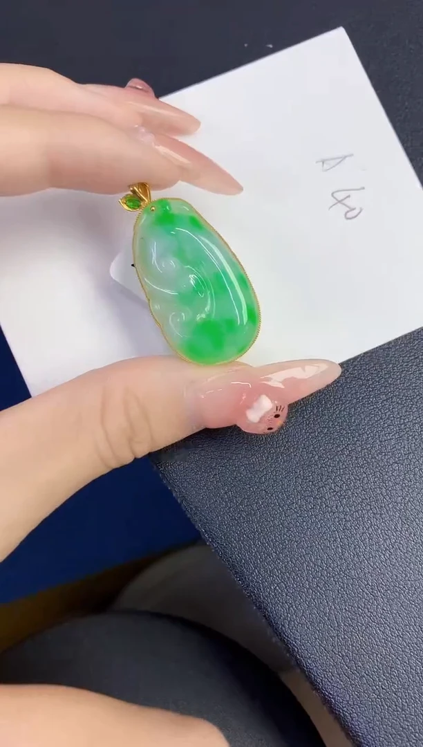 颈饰18K金镶嵌翡翠缅甸天然翡翠A货