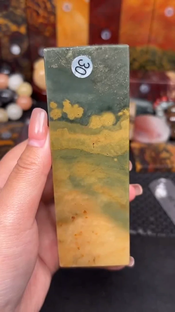 玉 桂林鸡血家居摆件 编号：30