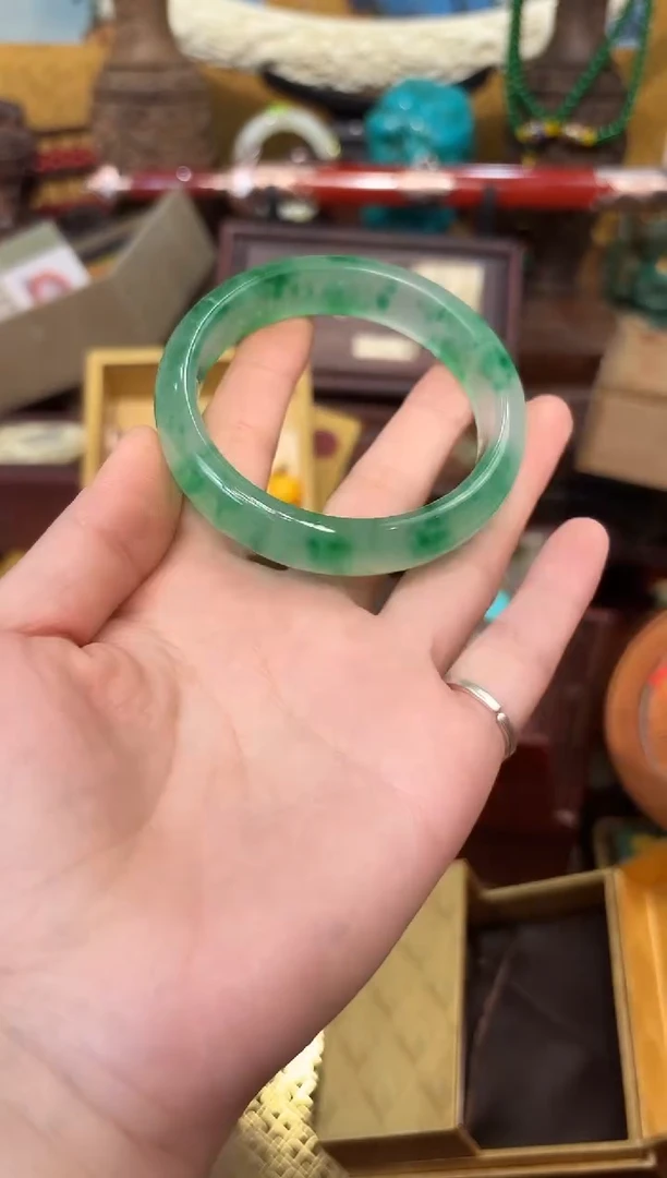 翡翠手镯未镶嵌71业业业业业业业业