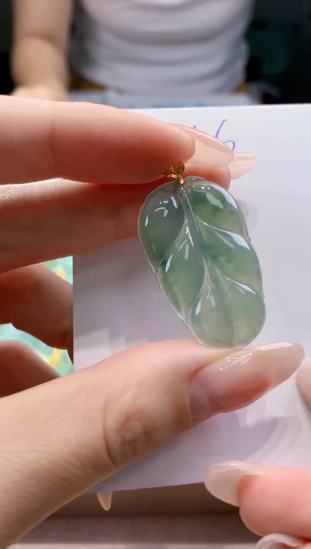 翡翠18K金镶嵌颈饰天然缅甸a货翡翠