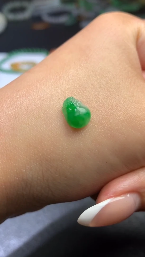 未镶嵌定制翡翠毛货 9.5-7.6-3.9