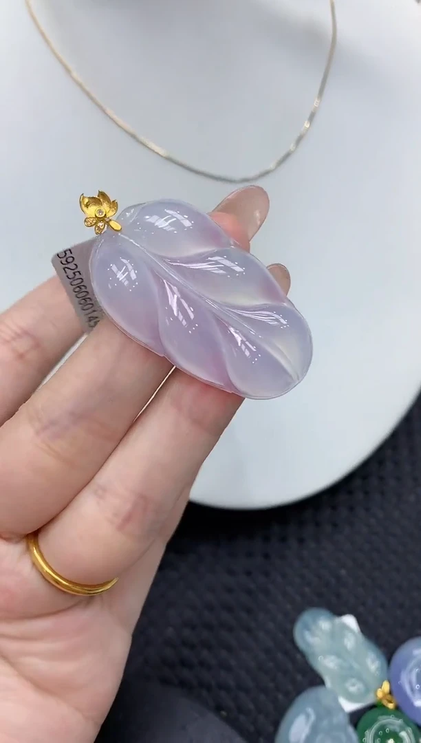 翡翠18K金镶嵌颈饰111111111