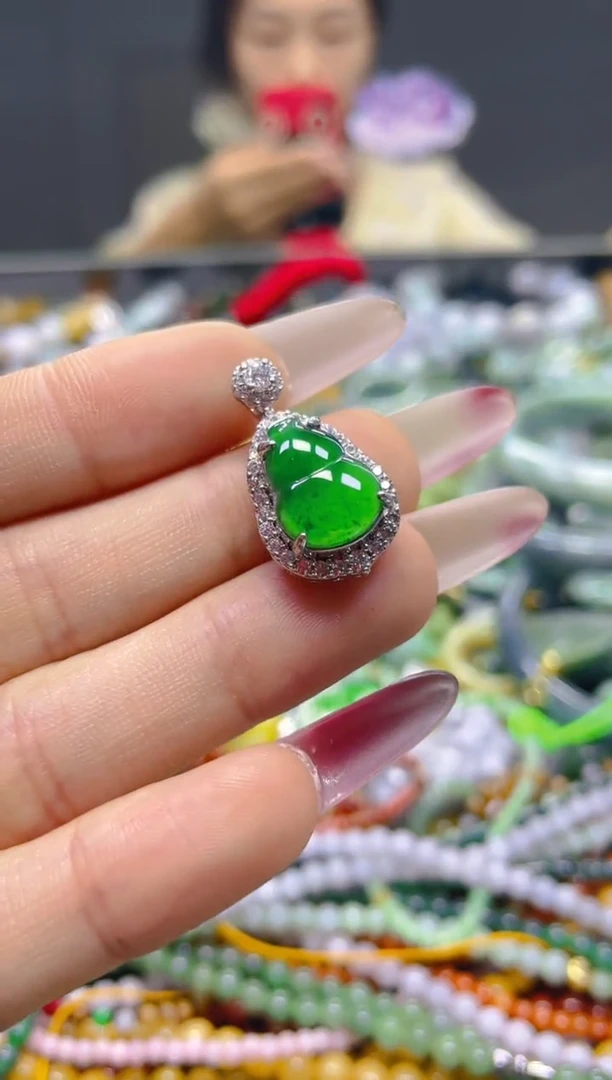 颈饰未镶嵌翡翠/E/翡翠A货，一件也是批发价