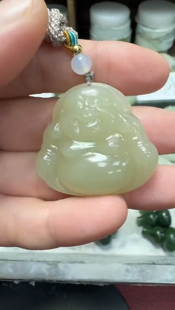 颈饰未镶嵌和田玉双面雕刻