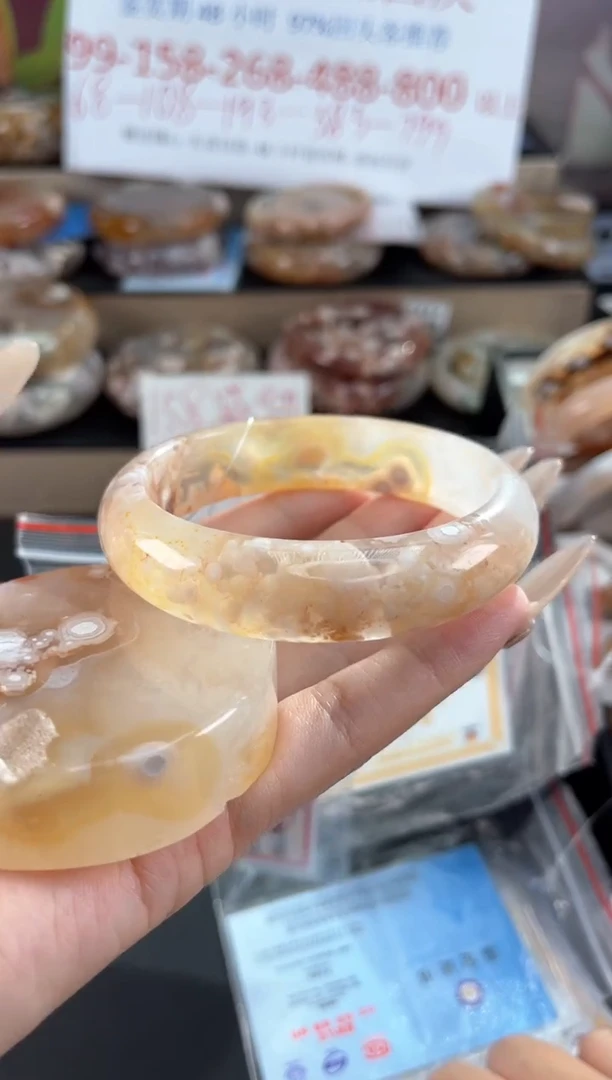 未镶嵌手镯石英质玉59