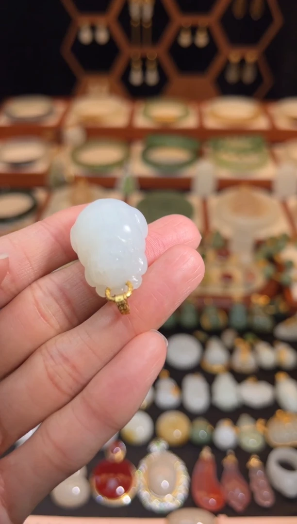 18K金镶嵌和田玉挂件福利