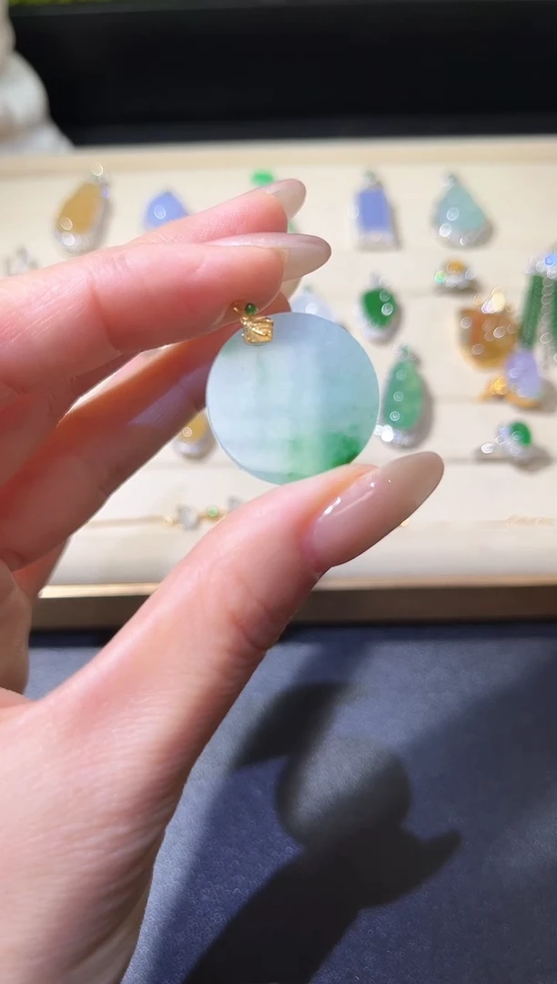 吊坠(不含链)18K金镶嵌翡翠