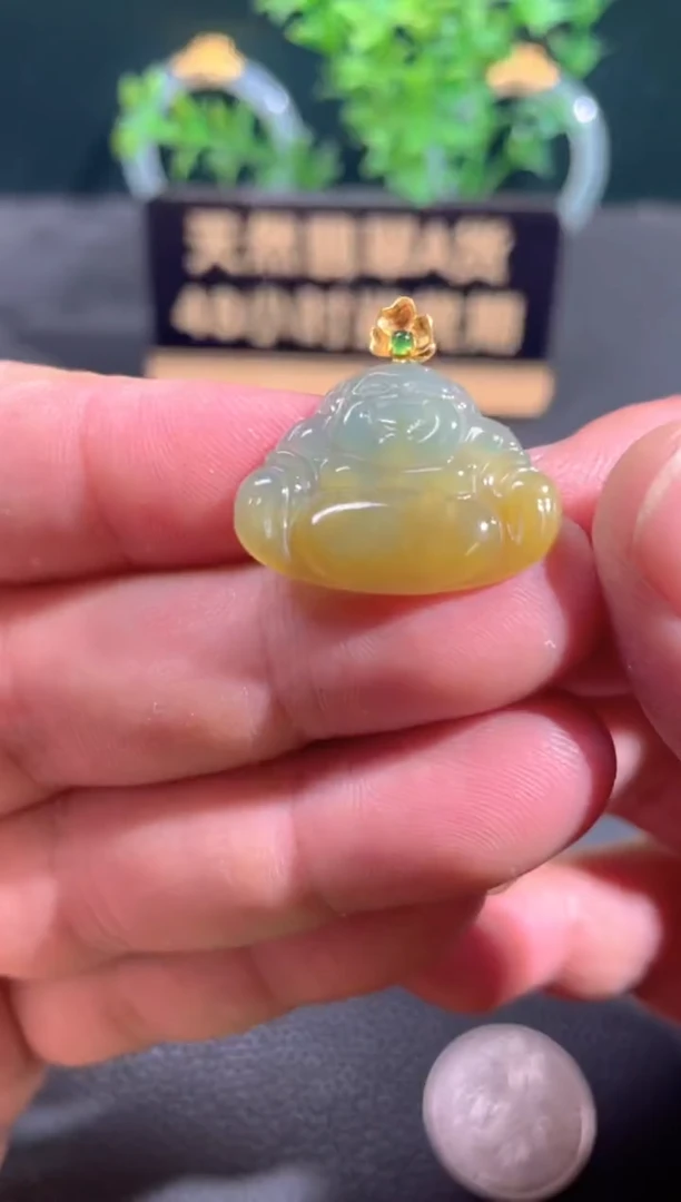 翡翠18K金镶嵌颈饰翡翠