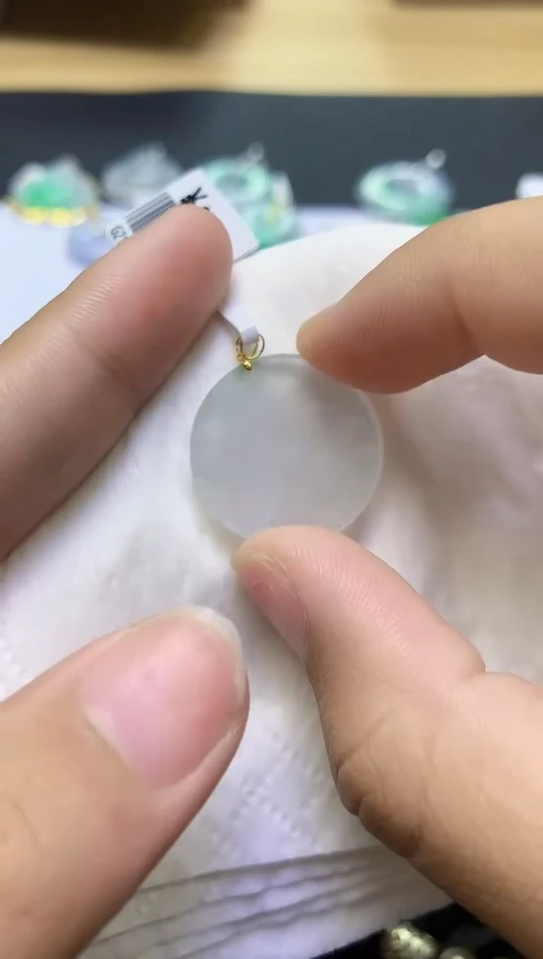 翡翠18K金镶嵌颈饰天然缅甸A货翡翠