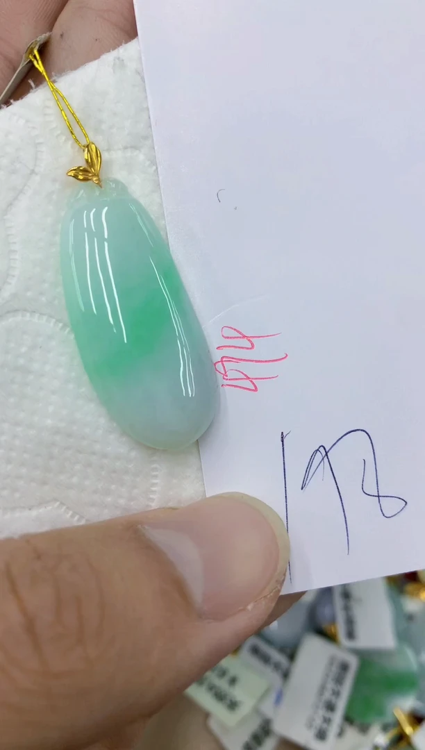 颈饰18K金镶嵌翡翠1111111111111