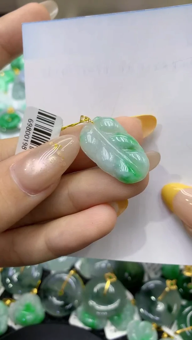颈饰18K金镶嵌翡翠天然缅甸翡翠A货