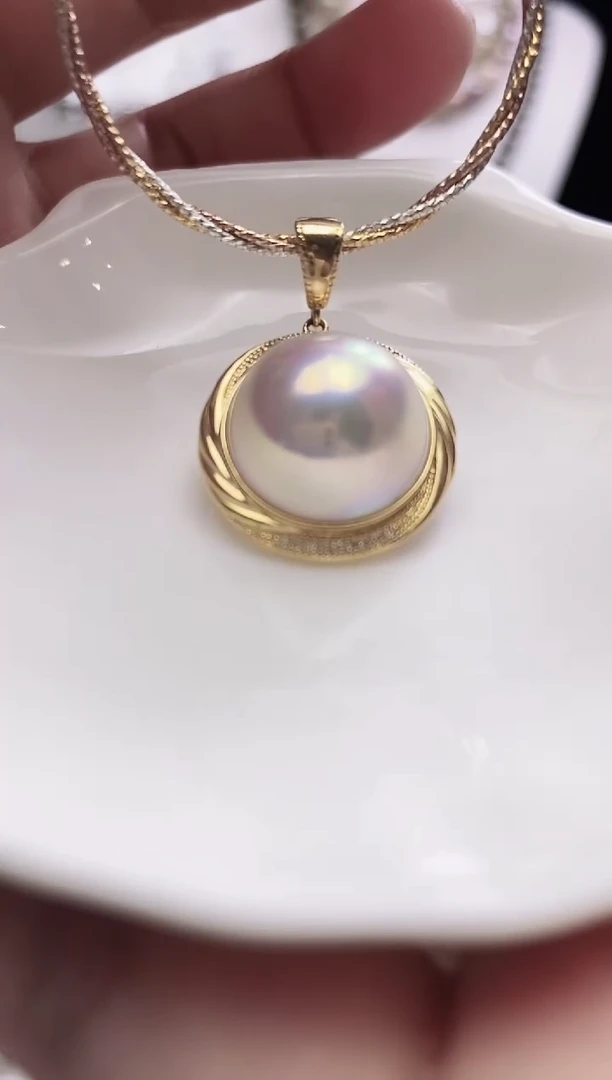 18K金镶嵌颈饰拼合珍珠（马贝珠）蜀**月海水马贝吊坠